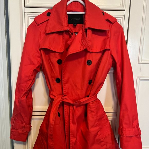 BANANA REPUBLIC Red Water Resistant Mid Length Belted Trench Coat PXS EUC - Picture 1 of 3